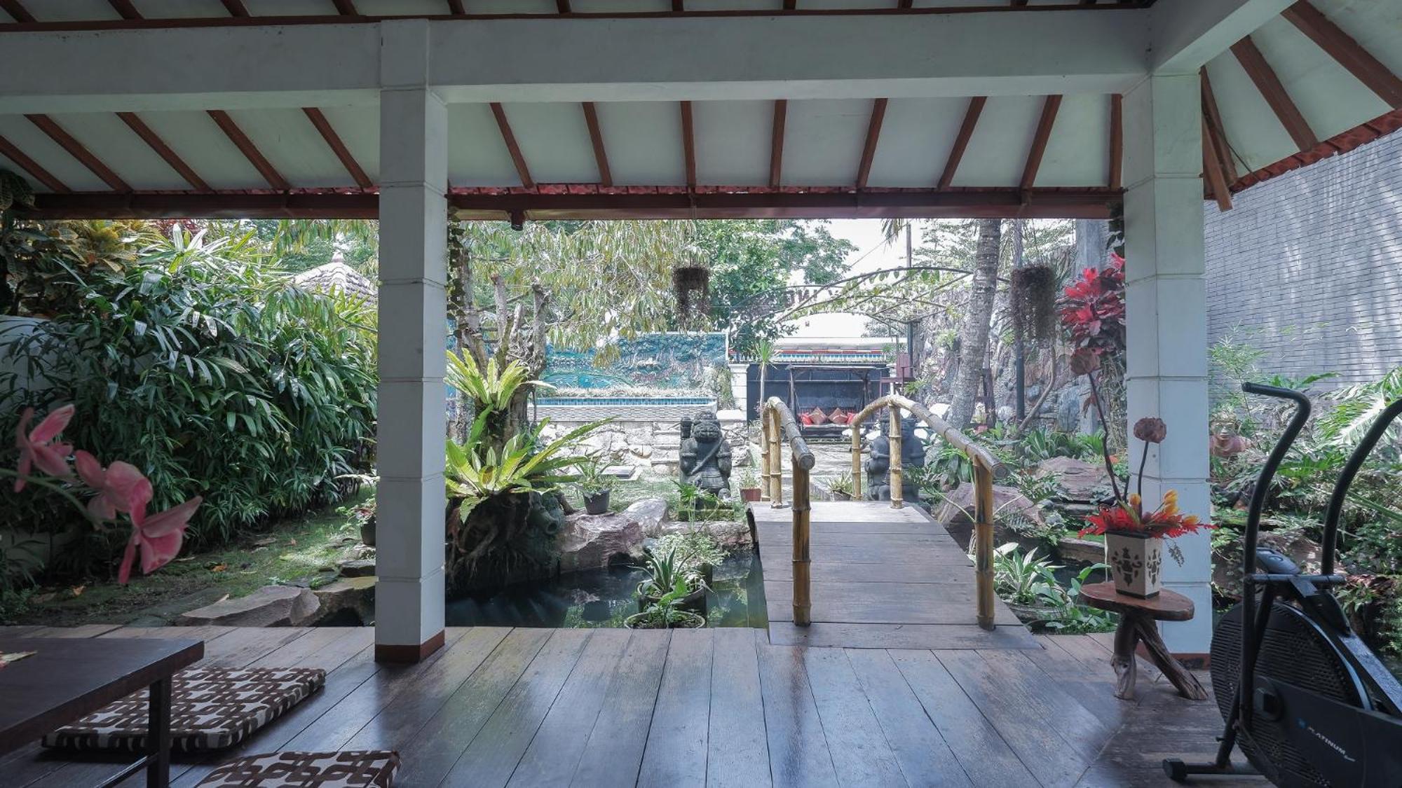 Villa Malang Puncak Buring Exterior photo